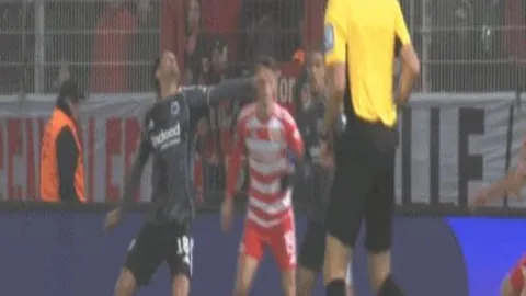 克丽丝滕世锦赛短道速滑赛场意外受伤